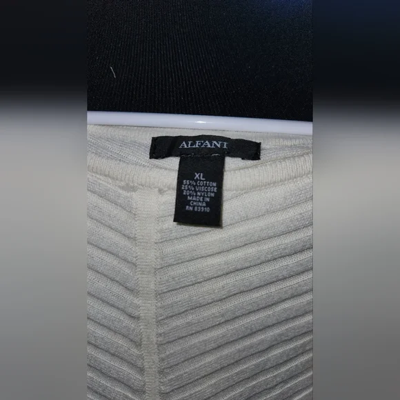 NWT! ALFANI SWEATER !! - Picture 4 of 6